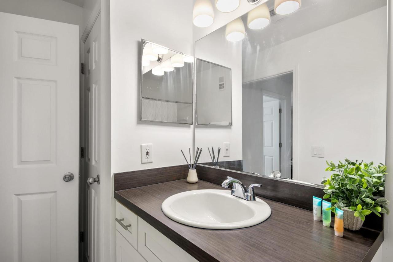 Comfy And Spacious 1Br W Pool Gym Workspace Bradenton Bagian luar foto